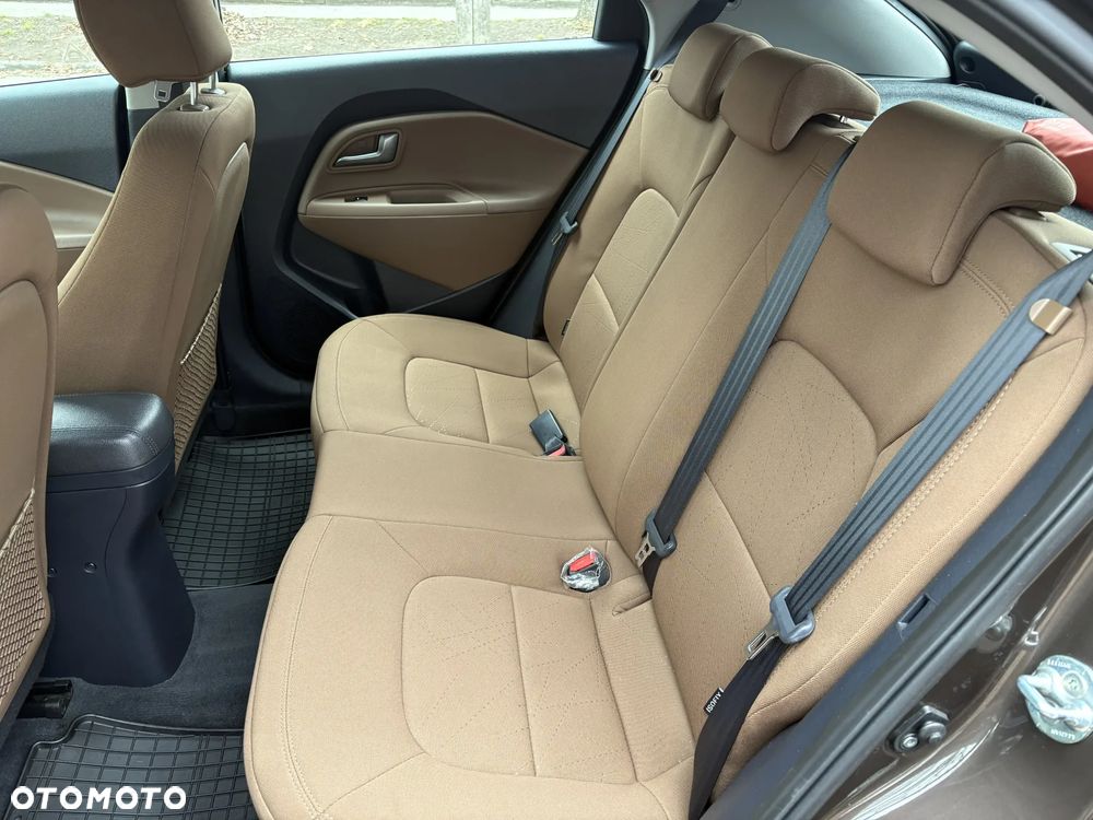 Kia Rio 1.4 L - 2