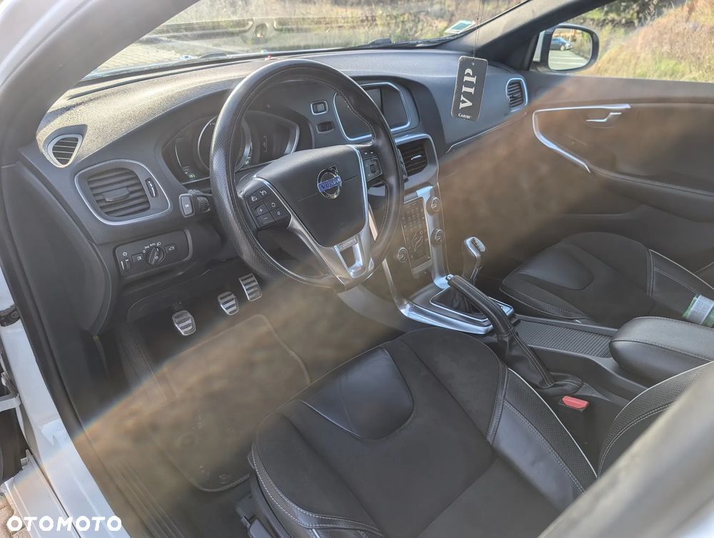 Volvo V40 D3 R Design - 10