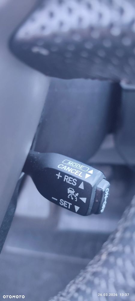 Toyota Prius+ (Hybrid) - 25