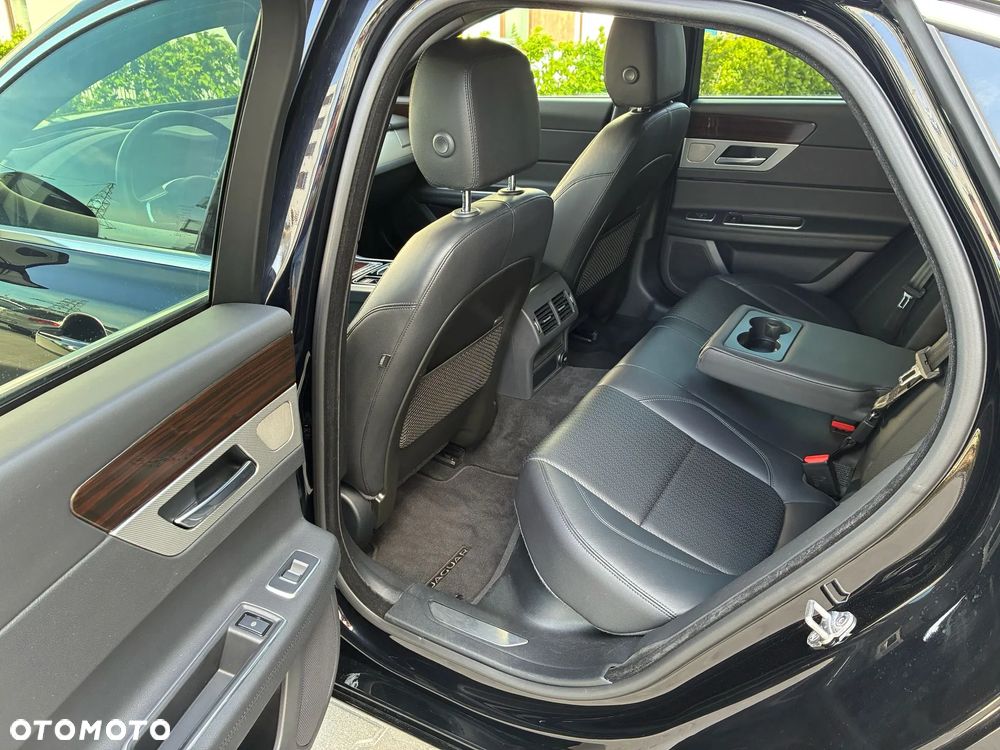 Jaguar XF 20t Prestige - 16