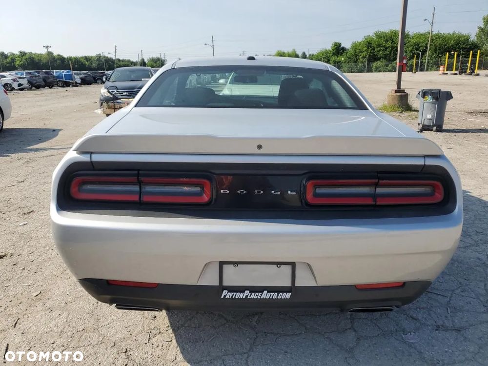 Dodge Challenger 5.7 R/T - 6