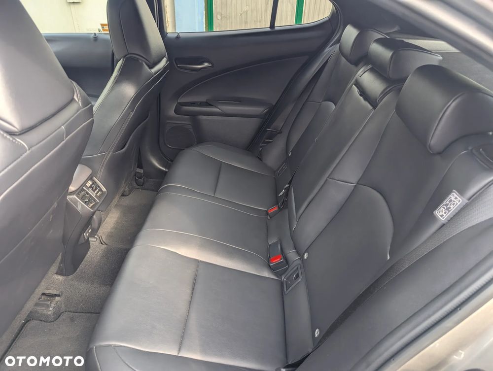 Lexus UX - 11
