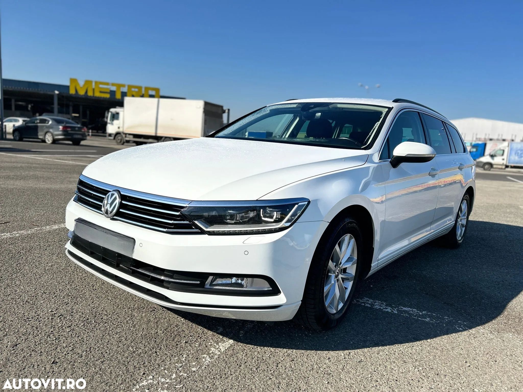 Volkswagen Passat - 1