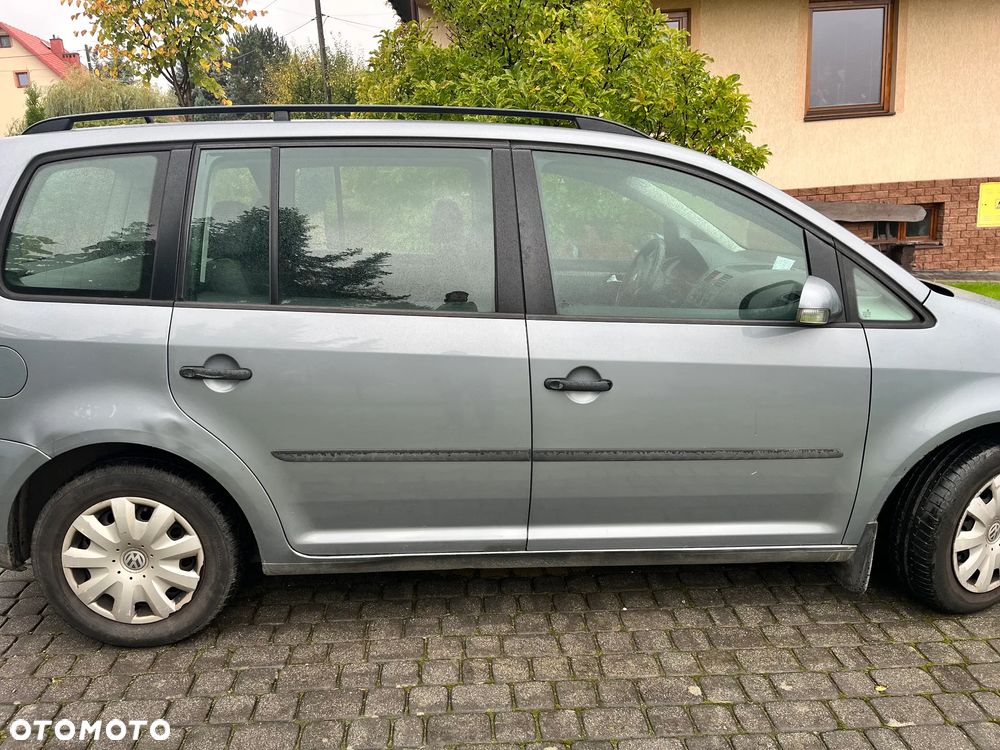 Volkswagen Touran - 4