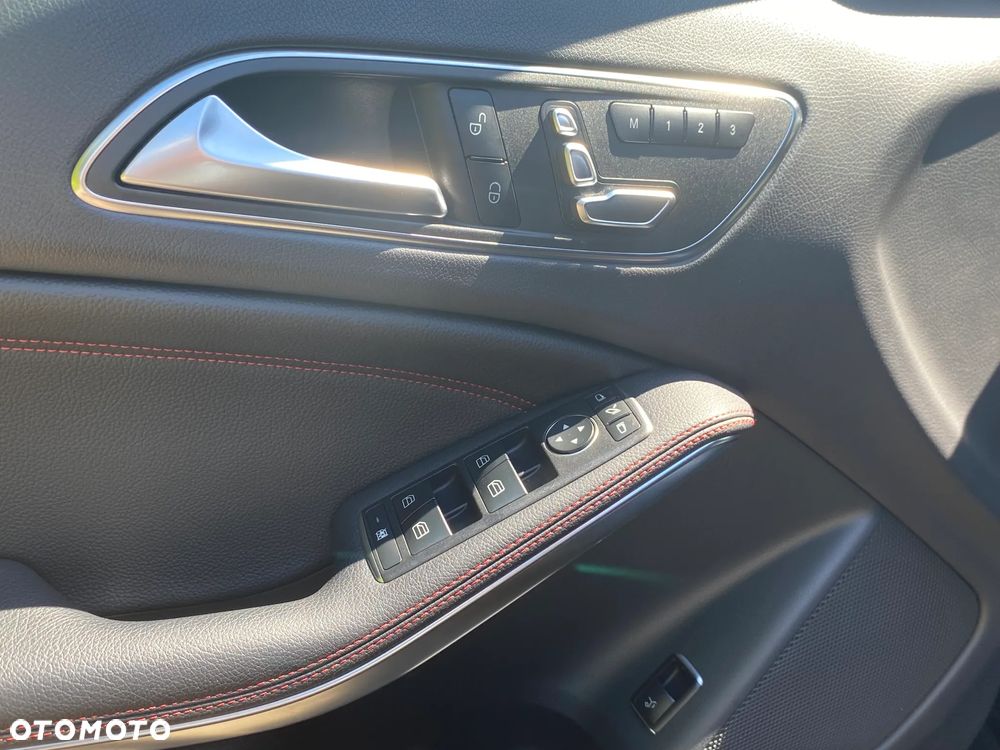 Mercedes-Benz GLA 200 AMG Line - 17