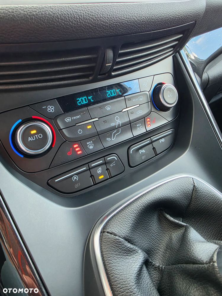 Ford Kuga - 24