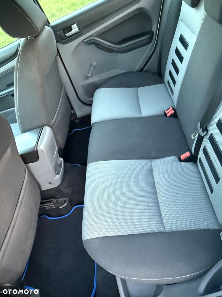 Ford Focus 1.6 Ambiente - 11