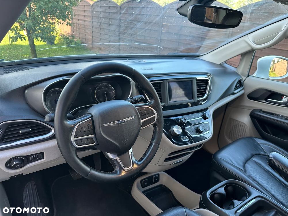 Chrysler Pacifica - 21