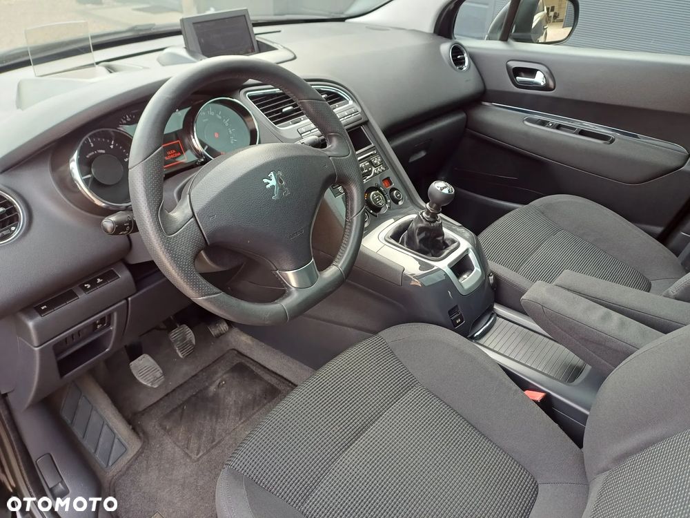 Peugeot 5008 2012 photo 3