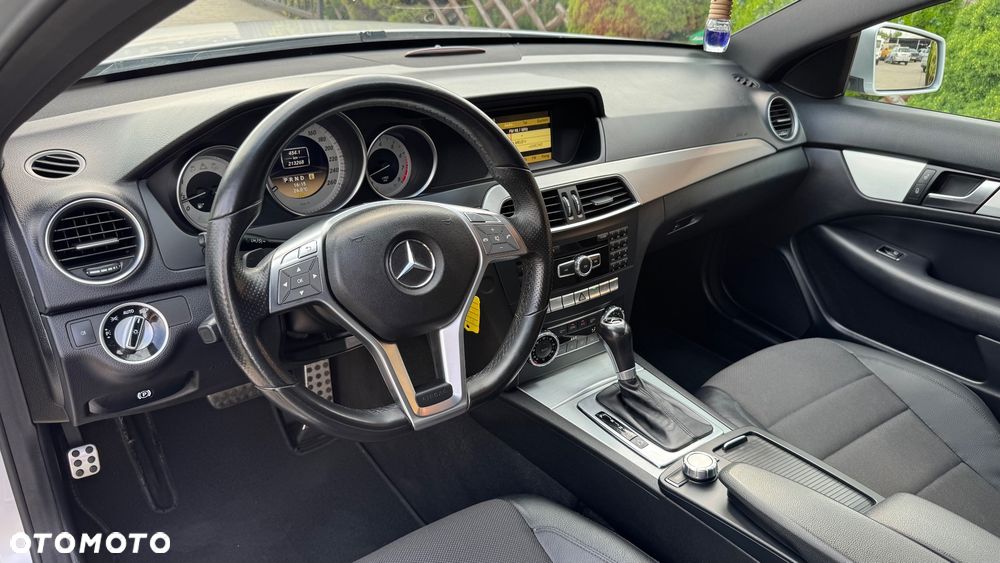 Mercedes-Benz Klasa C 250 CGI BlueEff Sport - 21