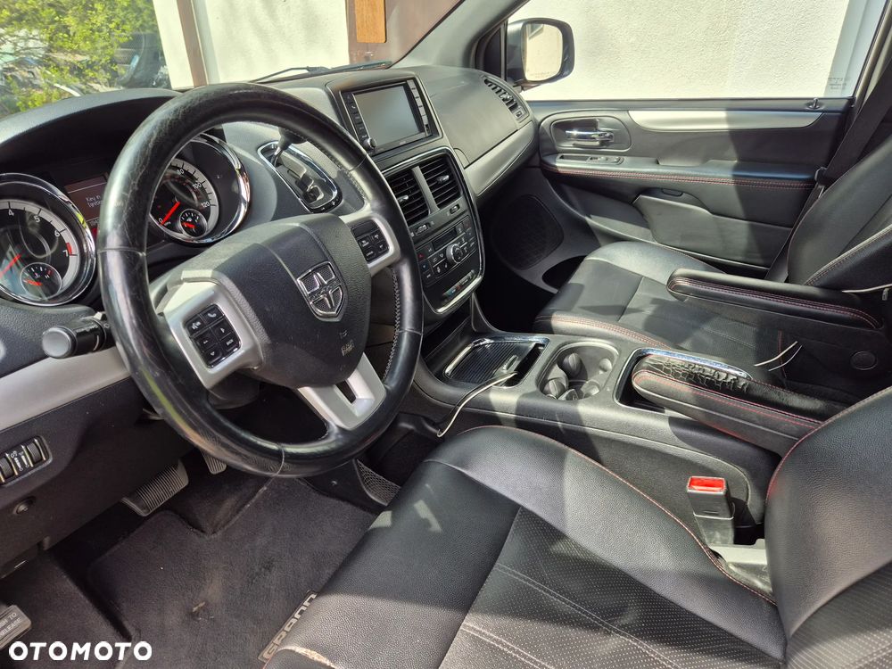 Dodge Grand Caravan - 3