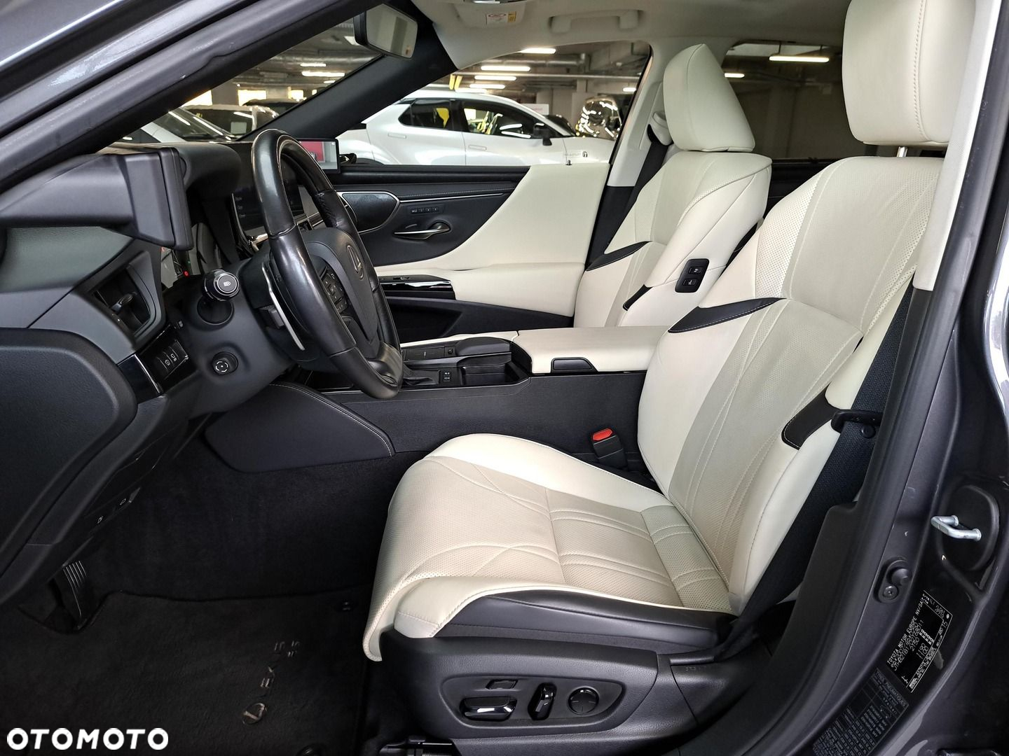 Lexus ES - 10