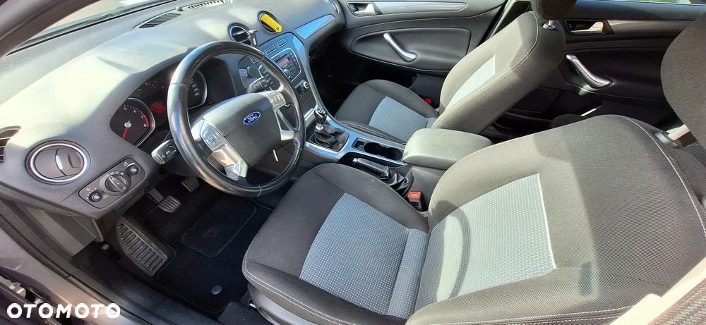 Ford Mondeo 1.6 T Ambiente - 19