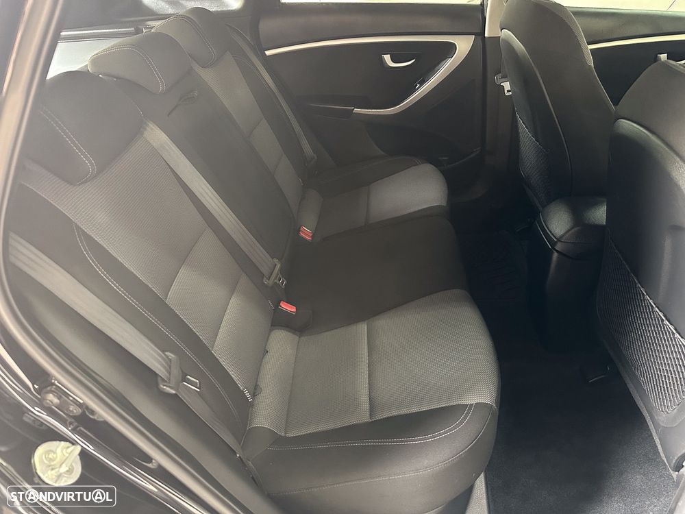 Hyundai i30 CW - 12