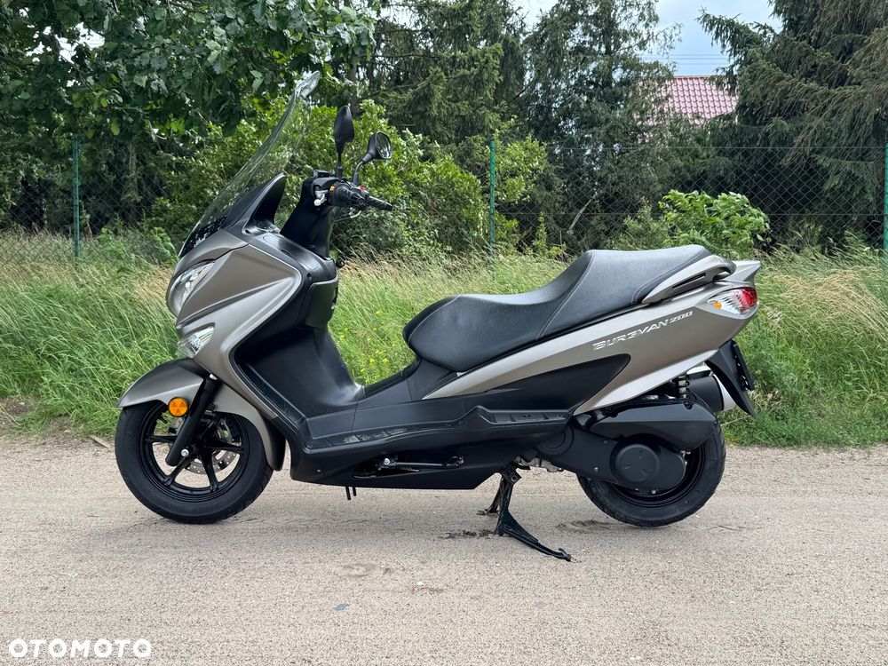 Suzuki Burgman - 18