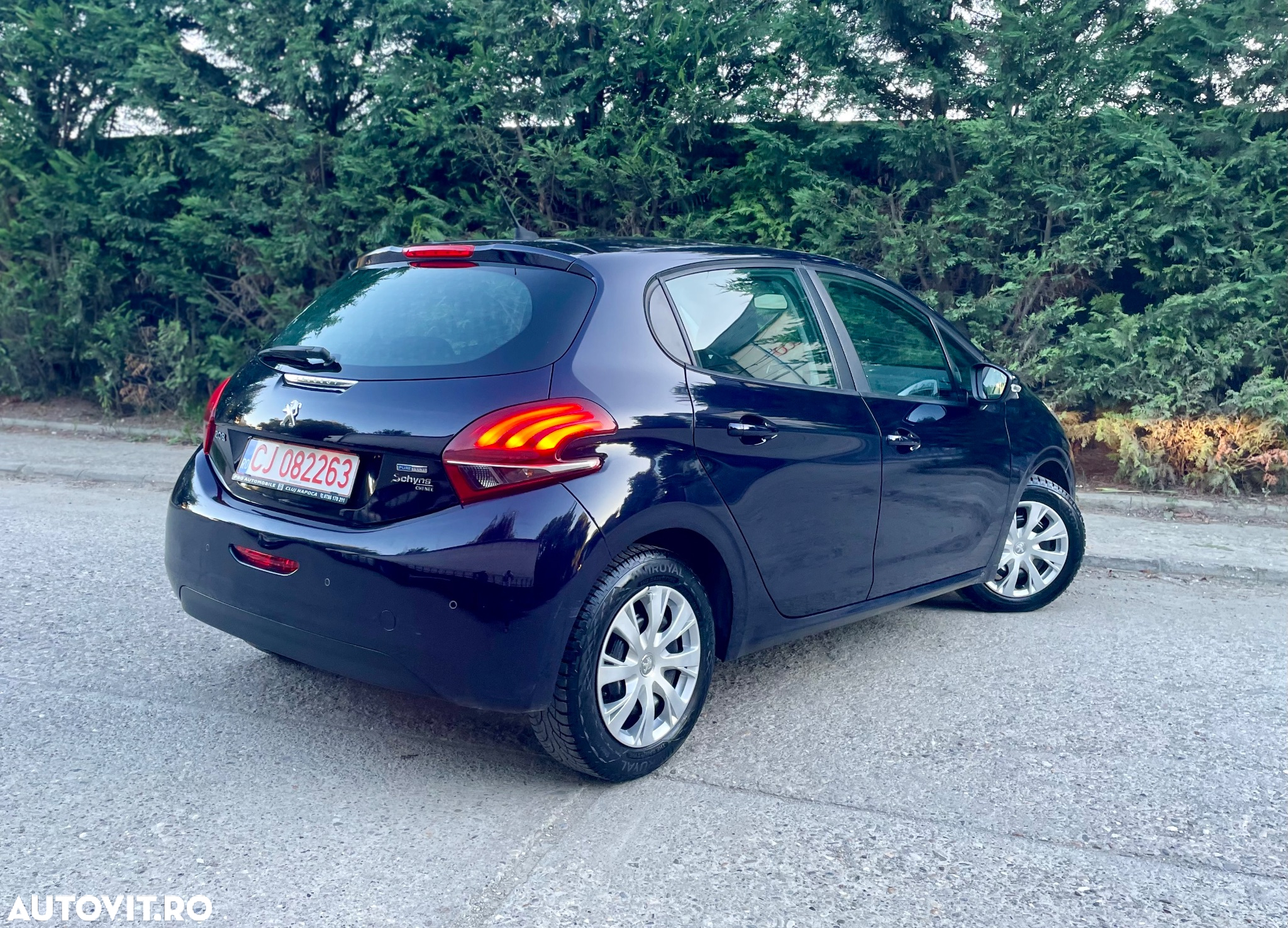 Peugeot 208 1.2 L PureTech STT Allure - 6