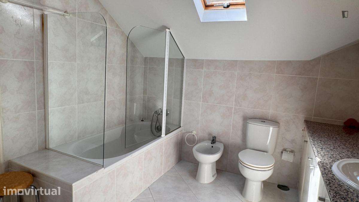 Quarto - localizado em Montes Claros Coimbra - Grande imagem: 2/22
