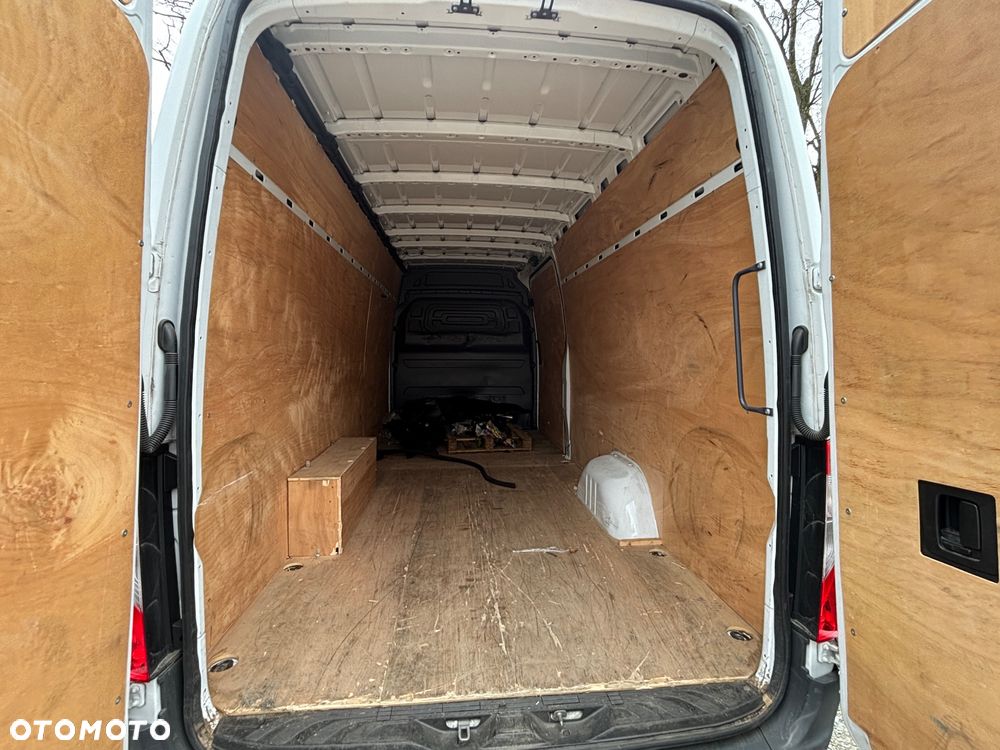 Mercedes-Benz Sprinter - 5