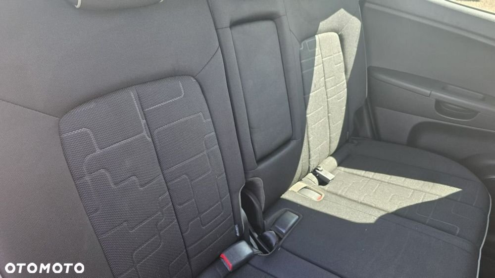 Kia Venga - 12
