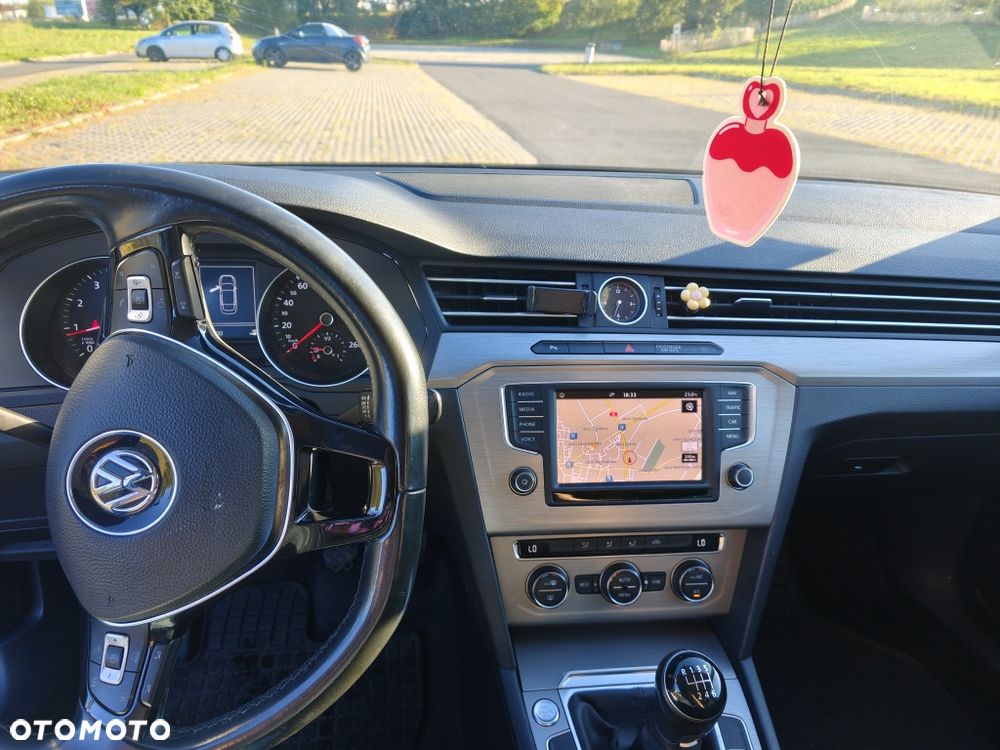 Volkswagen Passat - 4