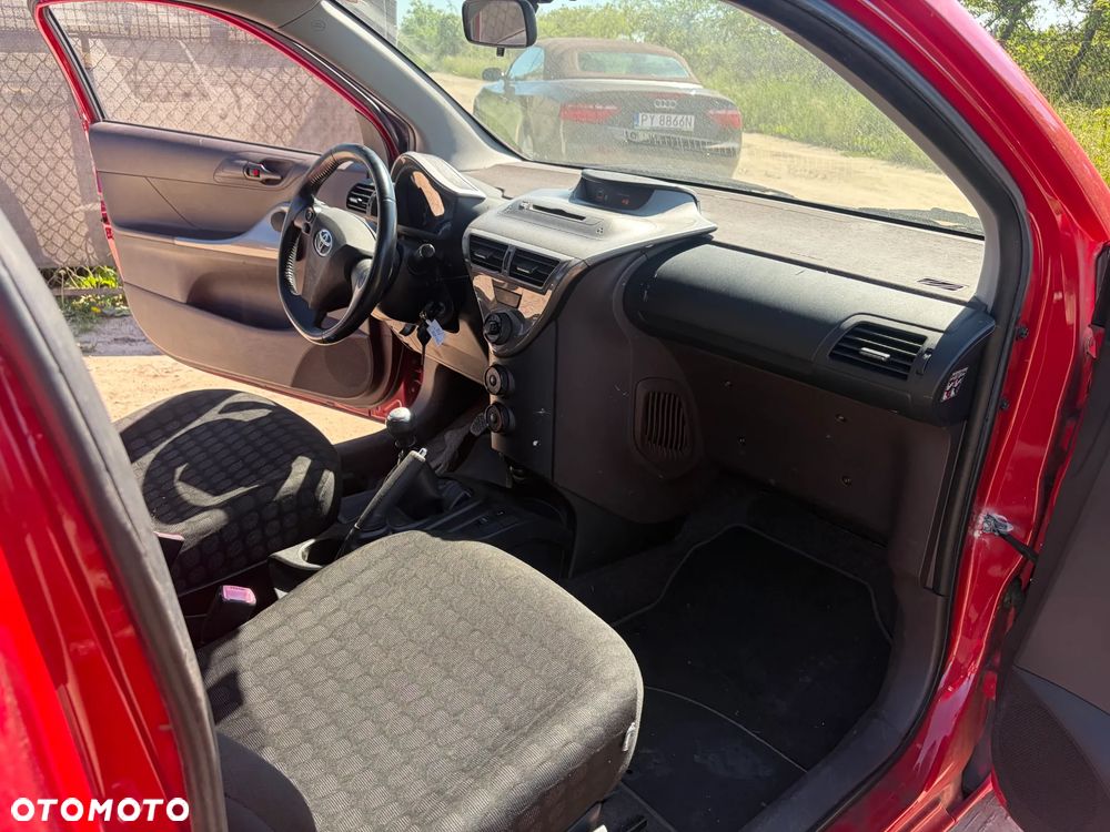 Toyota iQ 1.4 D-4D + - 21