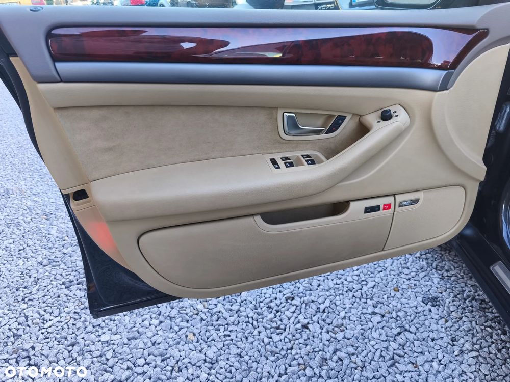Audi A8 4.2 Quattro - 33