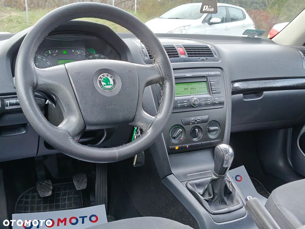 Skoda Octavia 1.6 Combi Ambiente - 15