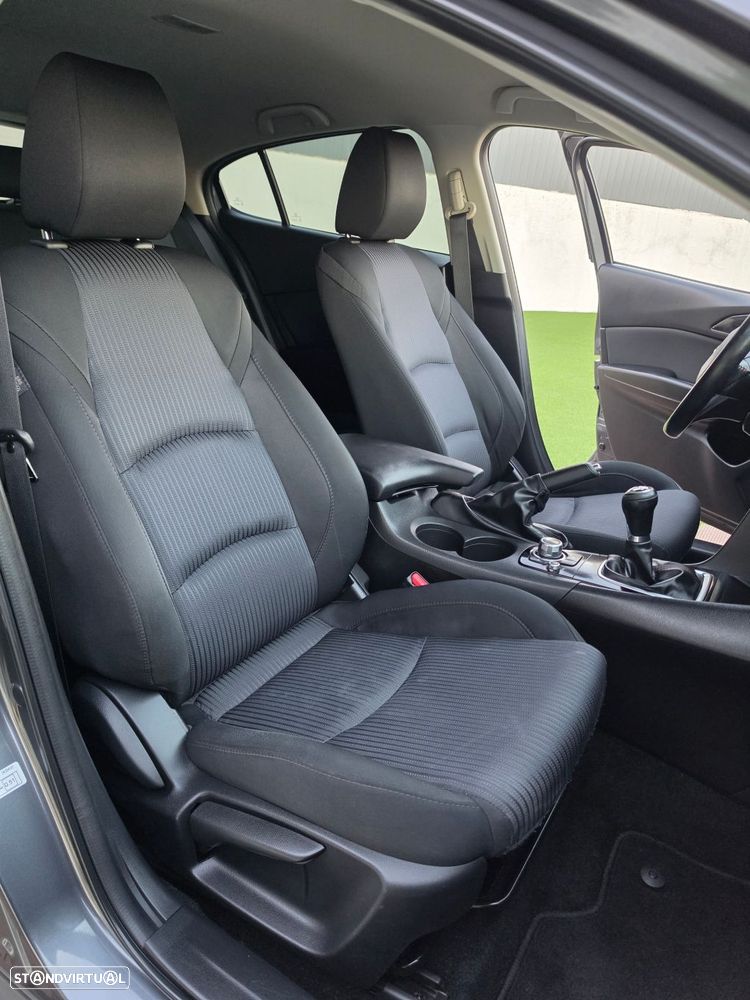 Mazda 3 Hatchback 1.5 Sky-D Excellence Navi - 29