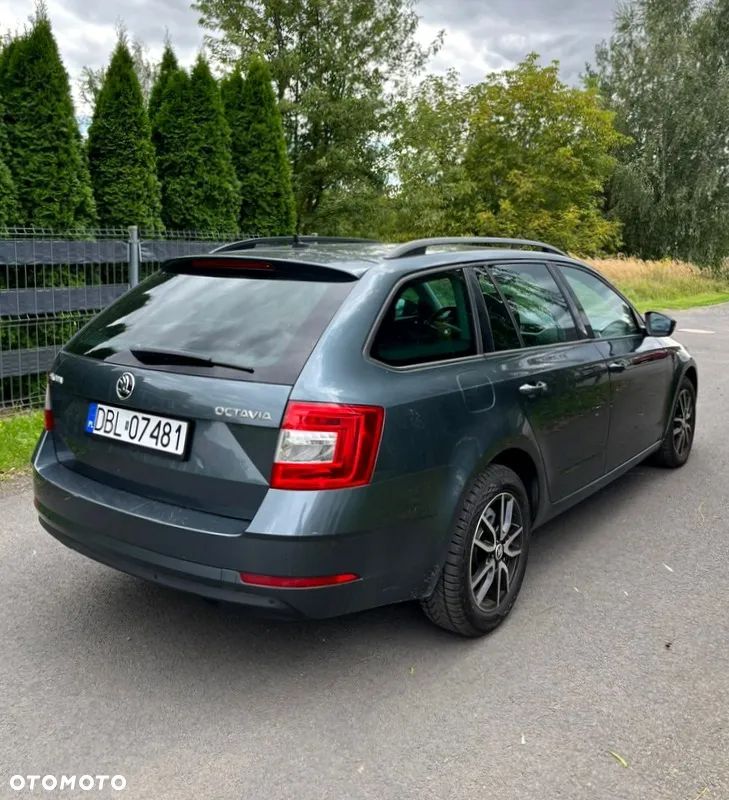 Skoda Octavia ver-2-0-tdi-elegance-dsg - 3