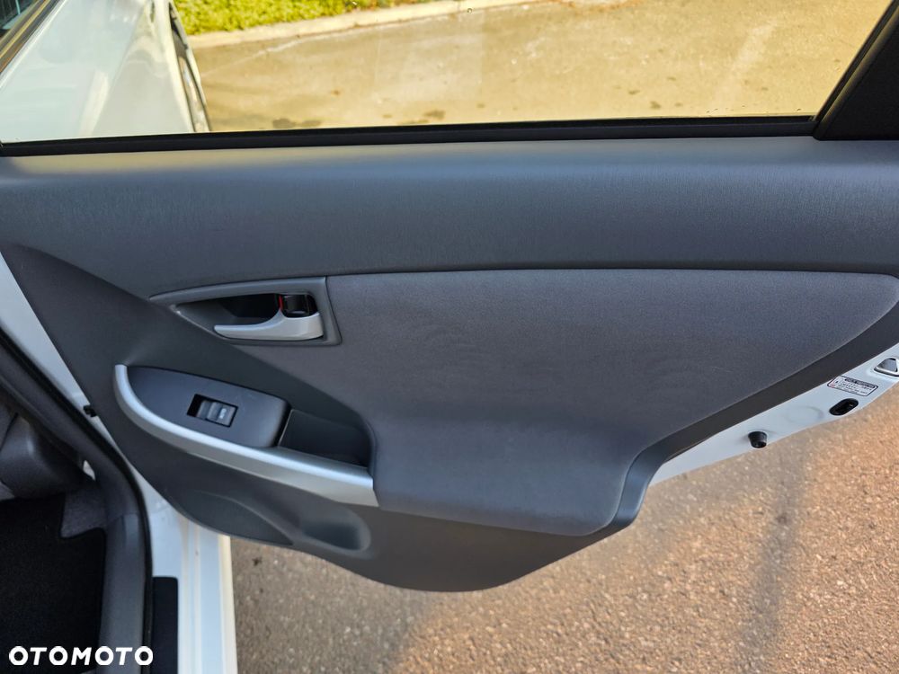 Toyota Prius (Hybrid) - 18