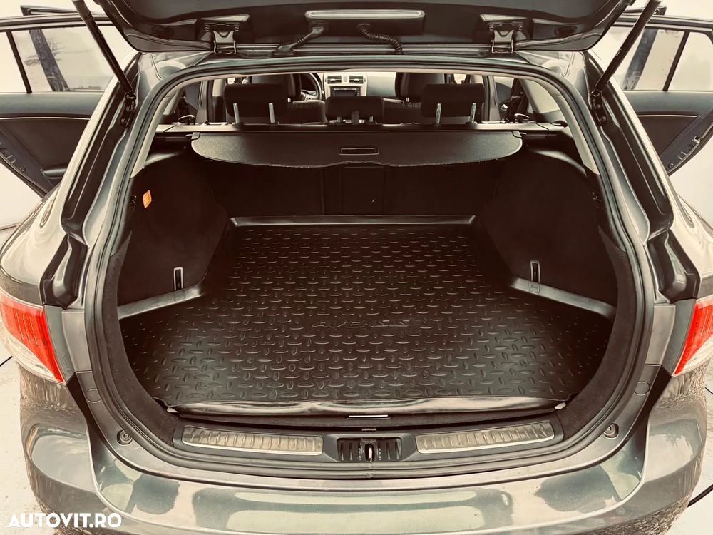 Toyota Avensis 1.6 Executiv - 9