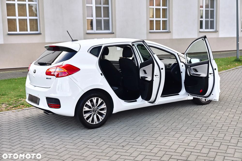 Kia Ceed 1.6 CRDi 136 ISG Dream Team Edition - 18