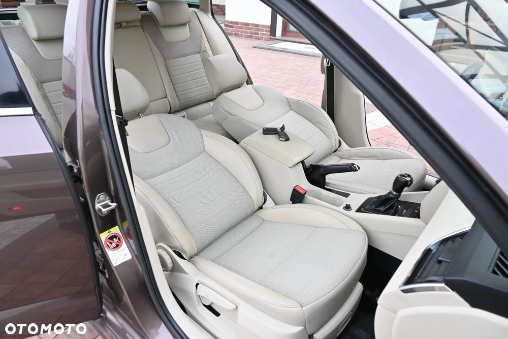 Skoda Octavia 1.8 TSI DSG L&K - 23