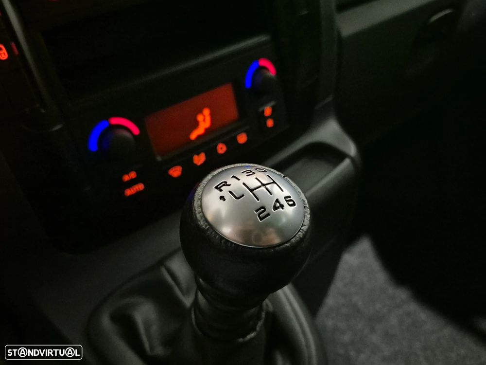 Peugeot Expert 2.0 HDi L2 - 17