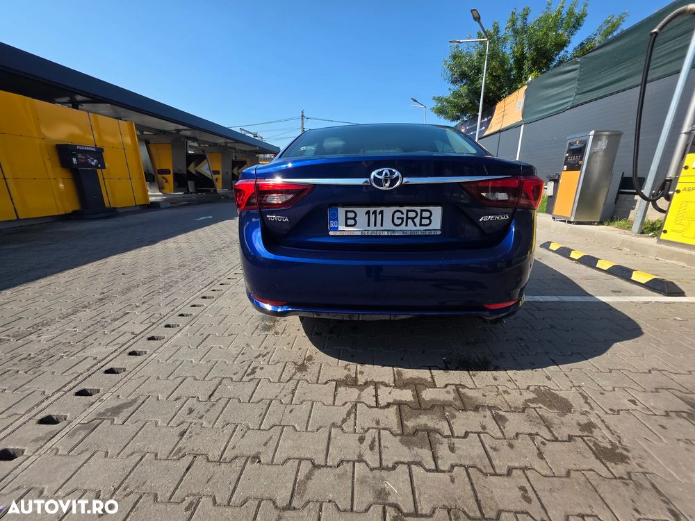 Toyota Avensis 2.0 D-4D Executive - 5
