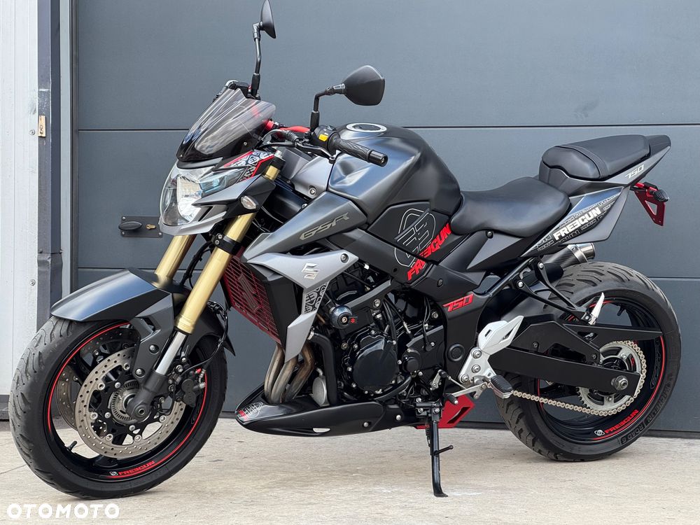 Suzuki GSR - 39
