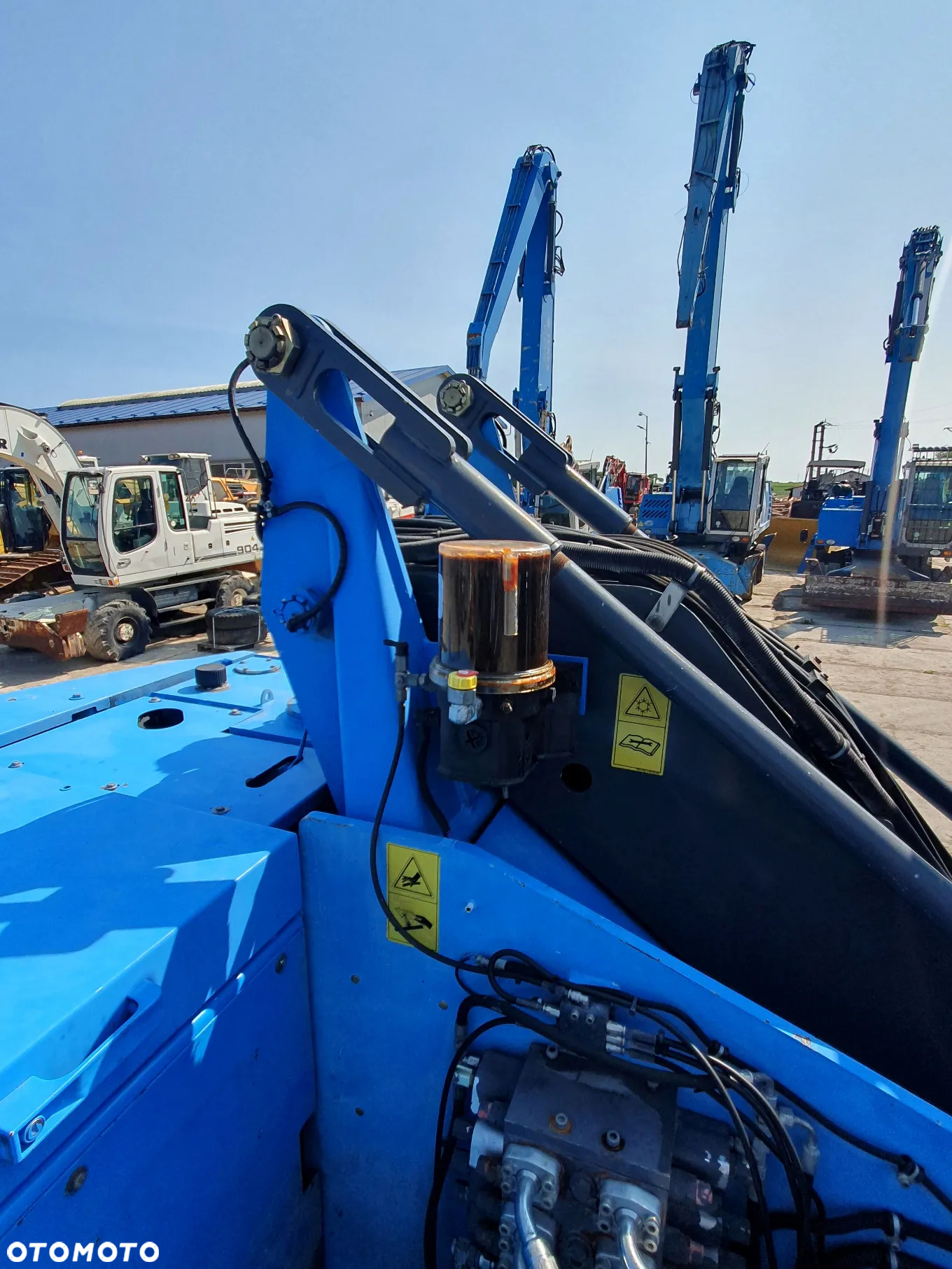 Fuchs MHL320 - 12