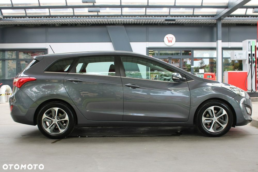 Hyundai i30 blue Kombi 1.4 YES Gold - 39