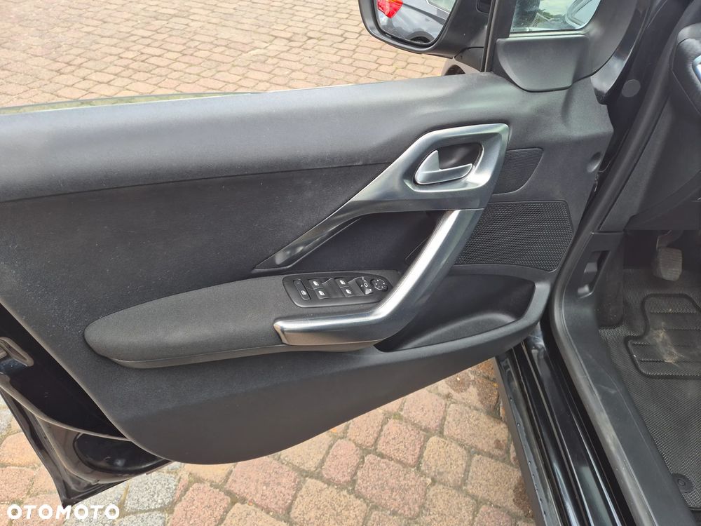 Peugeot 2008 1.2 Pure Tech Active S&S - 12