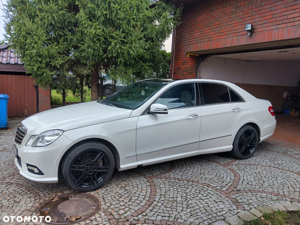 Mercedes-Benz E-Class 2010 photo 2