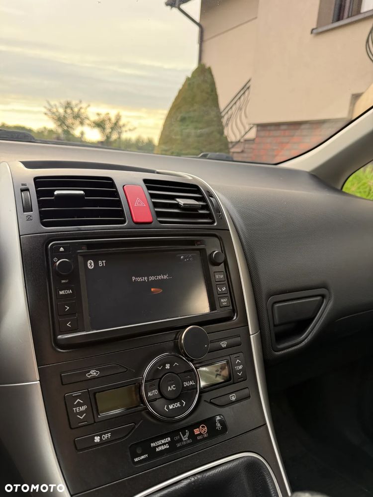 Toyota Auris 2.0 D-4D Premium + - 10