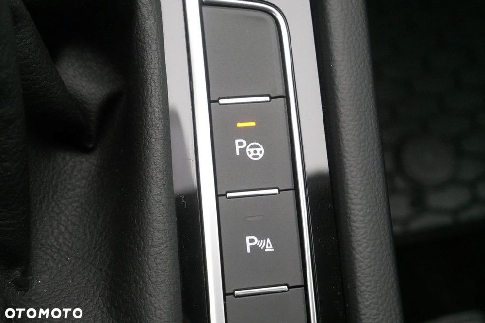 Volkswagen Passat Variant 2.0 TSI Elegance DSG - 25