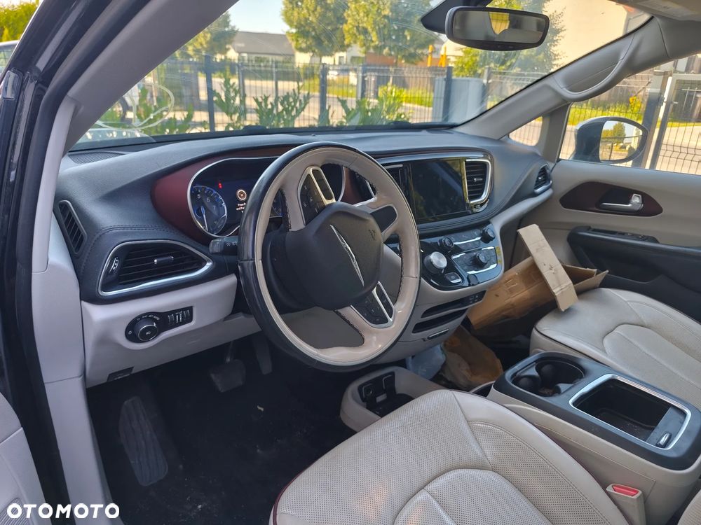Chrysler Pacifica - 7