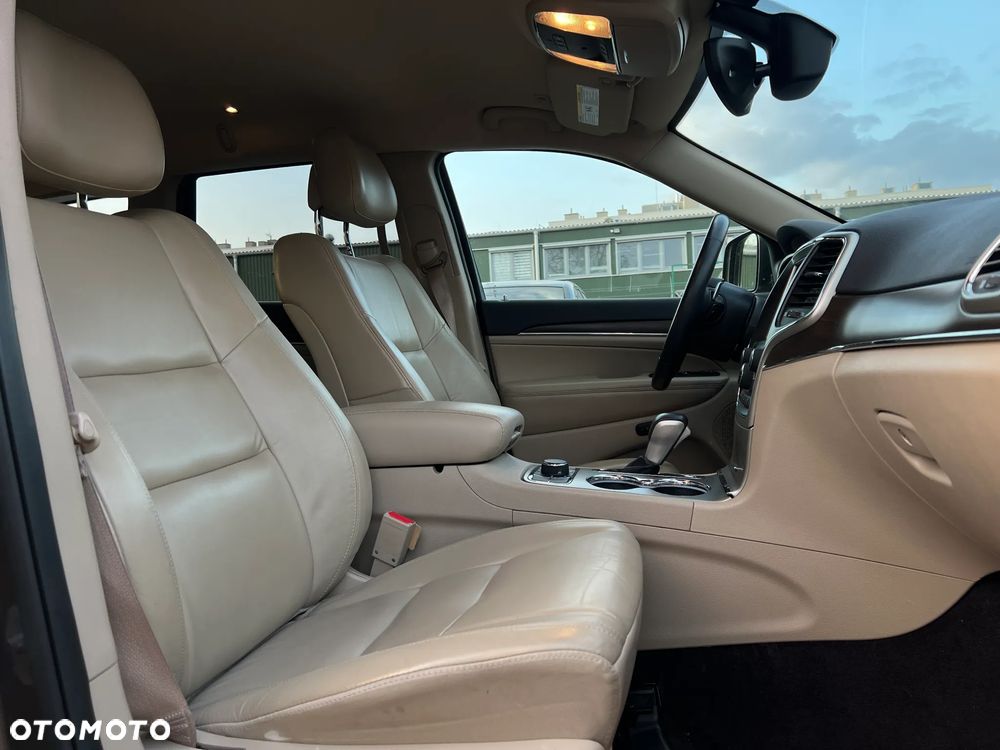Jeep Grand Cherokee - 28
