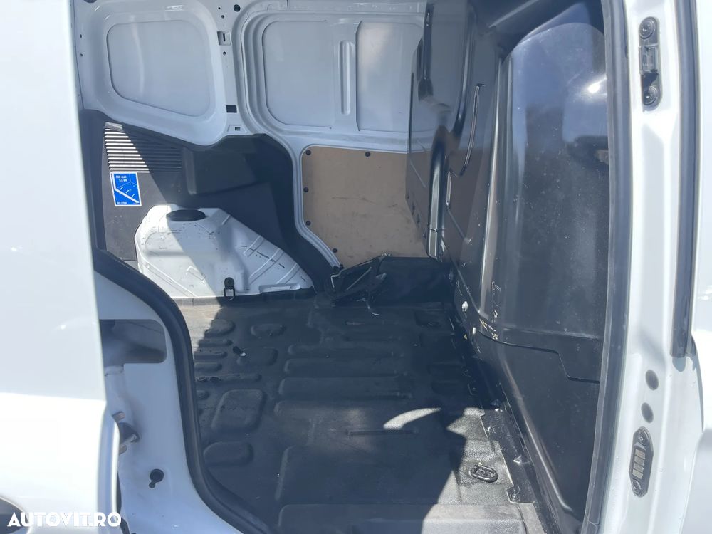 Ford Courier - 22
