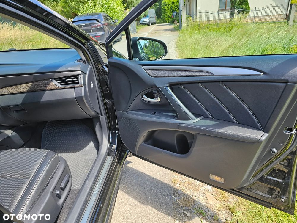 Toyota Avensis 2.0 D-4D Premium - 13