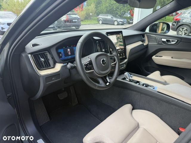 Volvo XC 60 B5 B AWD Plus Dark - 8