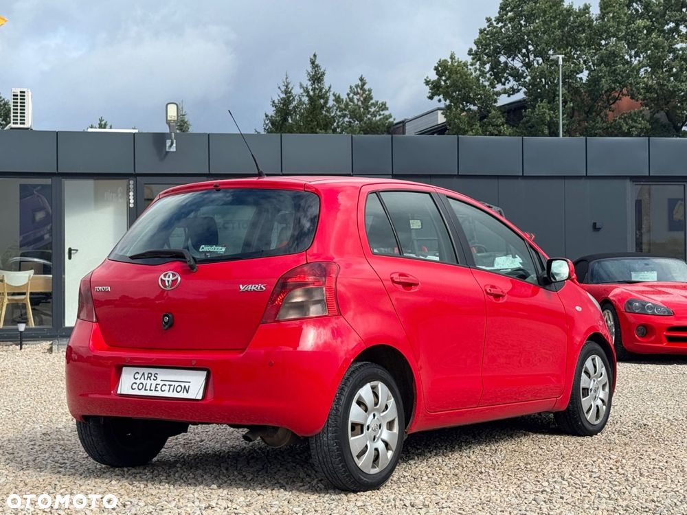 Toyota Yaris 1.3 - 4