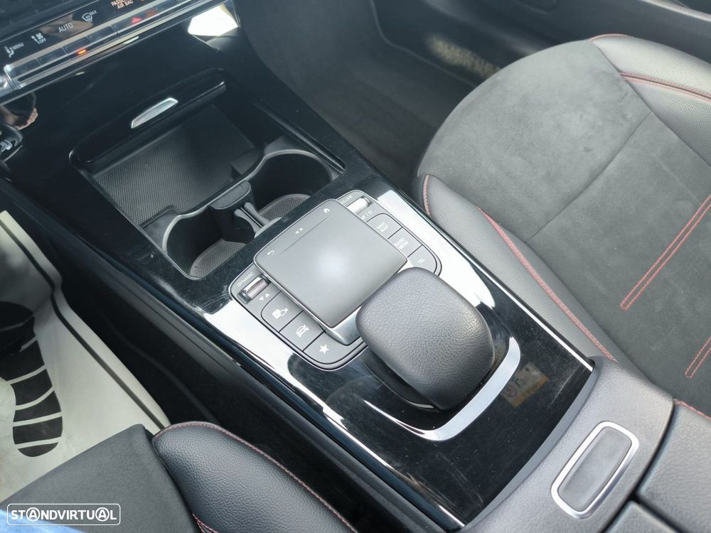 Mercedes-Benz CLA 250 e Shooting Brake AMG Line - 17
