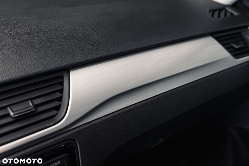 Skoda RAPID 1.0 TSI Ambition - 33